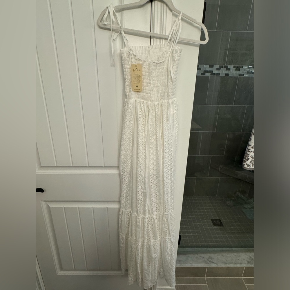 Beautiful Elan White Maxi Dress. New with tags. Size XS